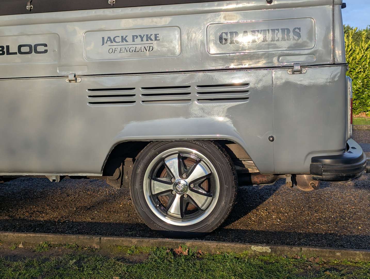 <p>1977 VW TYPE 2 PICK-UP LHD</p>