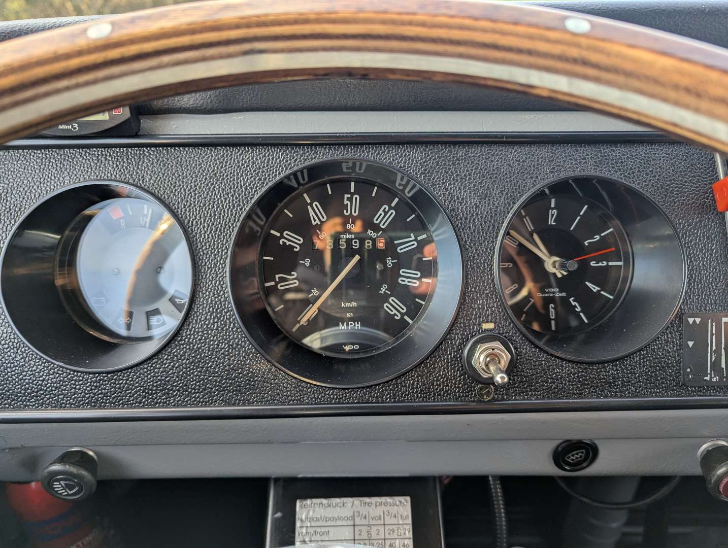 <p>1977 VW TYPE 2 PICK-UP LHD</p>