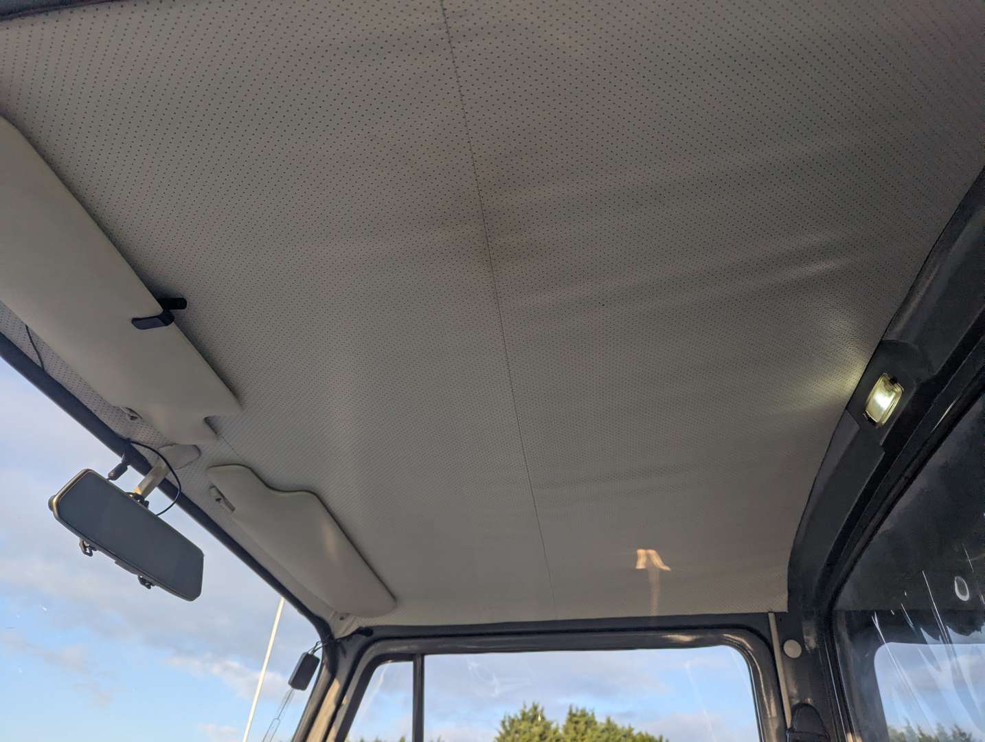 <p>1977 VW TYPE 2 PICK-UP LHD</p>