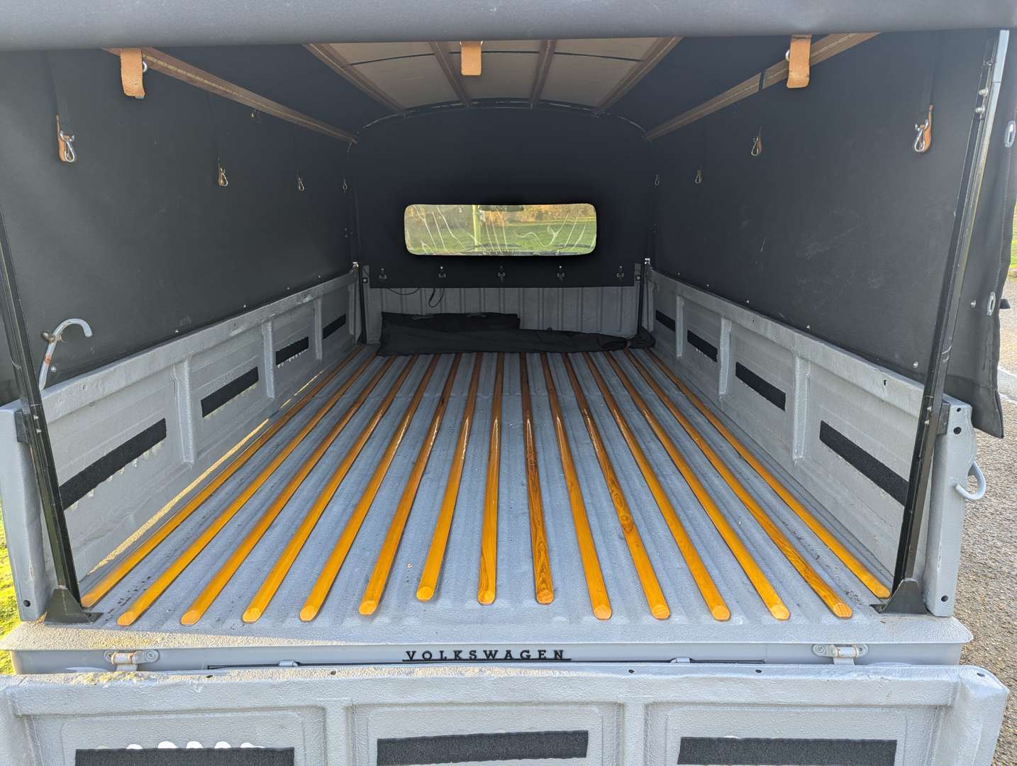 <p>1977 VW TYPE 2 PICK-UP LHD</p>