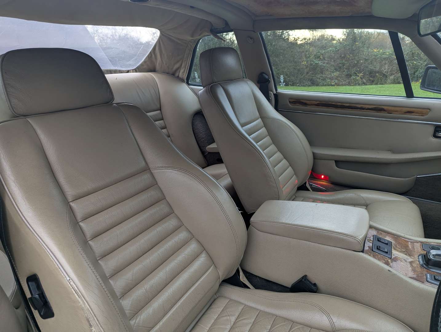 <p>1986 JAGUAR XJ-S 5.3 HE CONVERTIBLE AUTO</p>