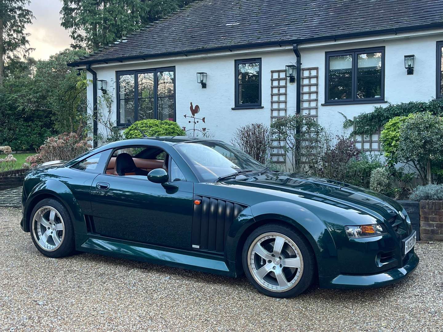 <p>2003 MG SV X-POWER</p>