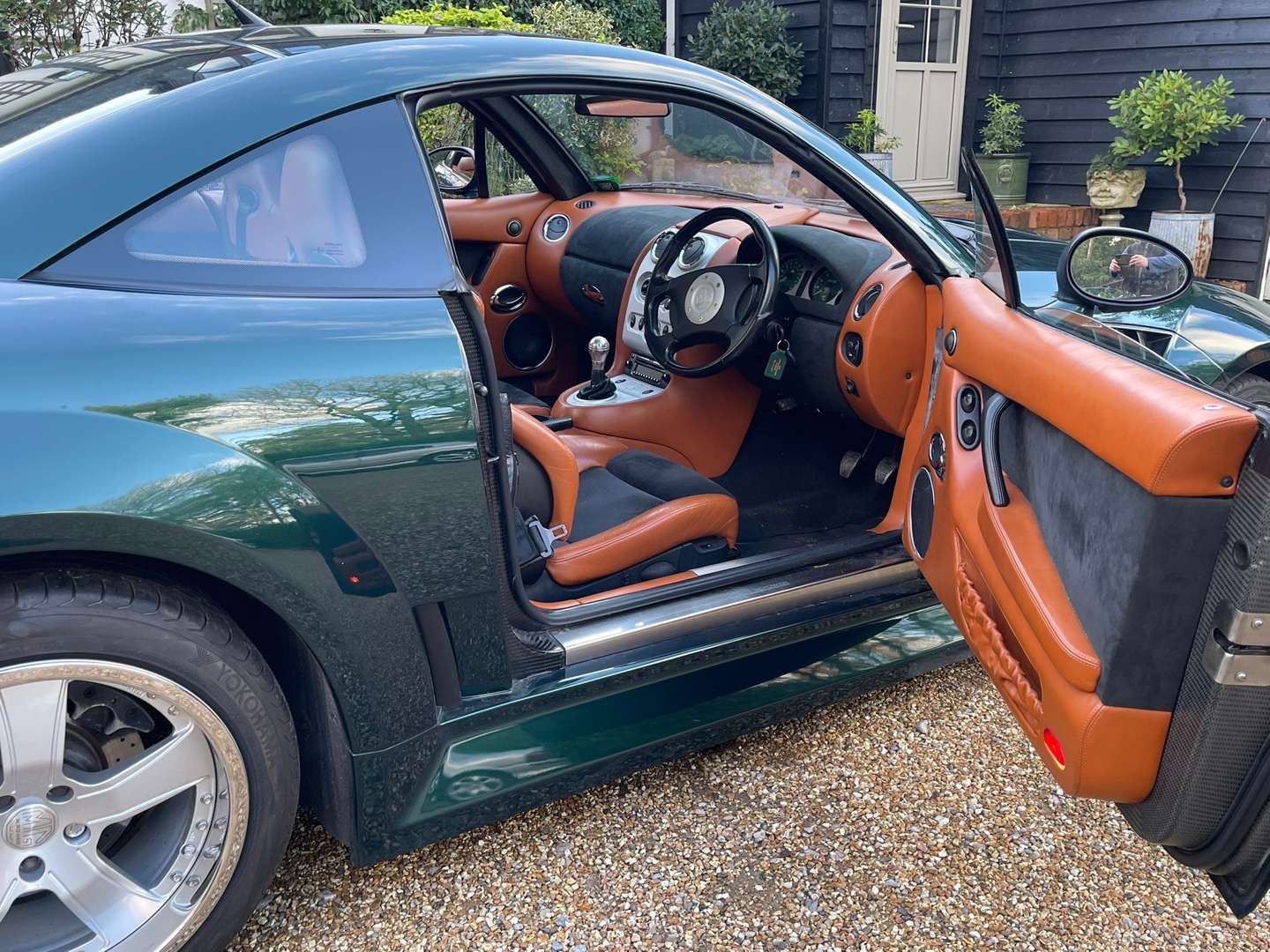 <p>2003 MG SV X-POWER</p>