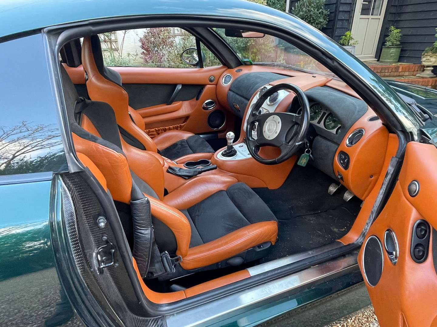 <p>2003 MG SV X-POWER</p>