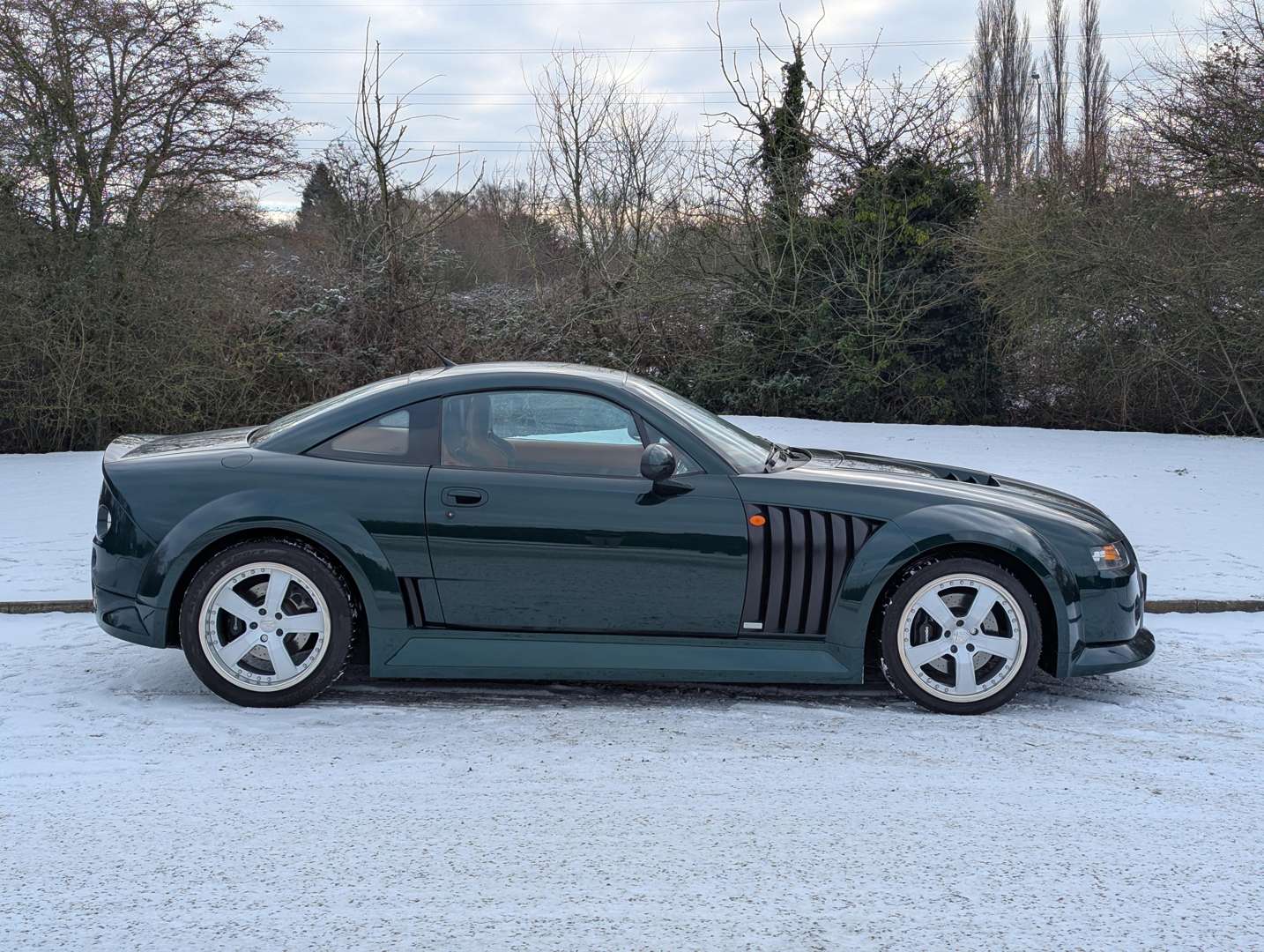 <p>2003 MG SV X-POWER</p>