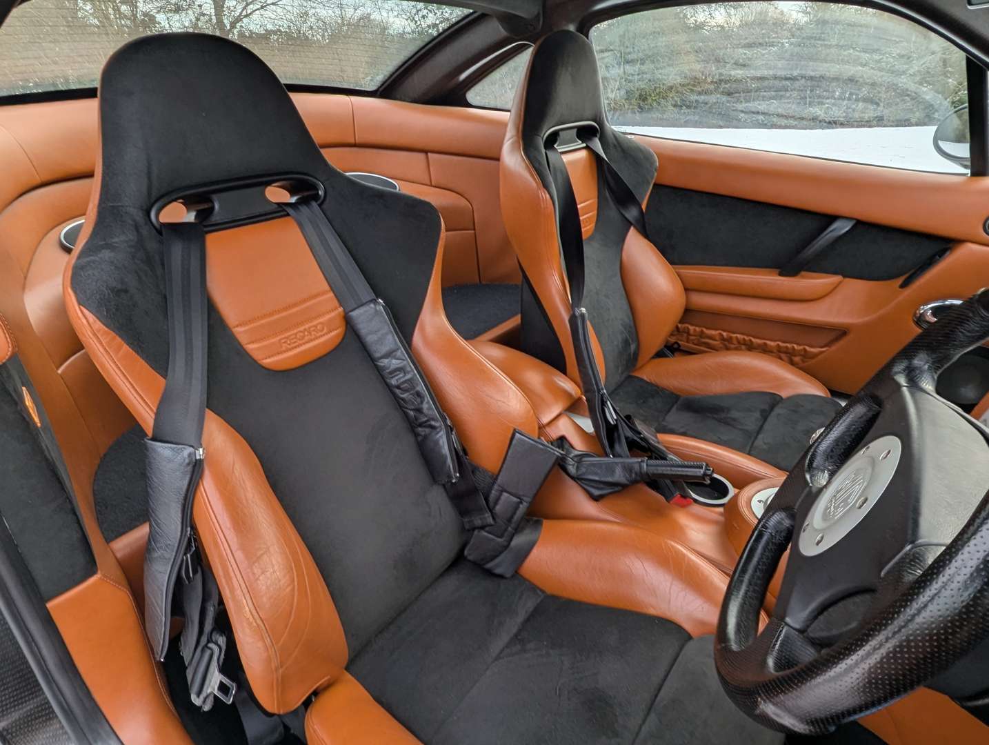 <p>2003 MG SV X-POWER</p>