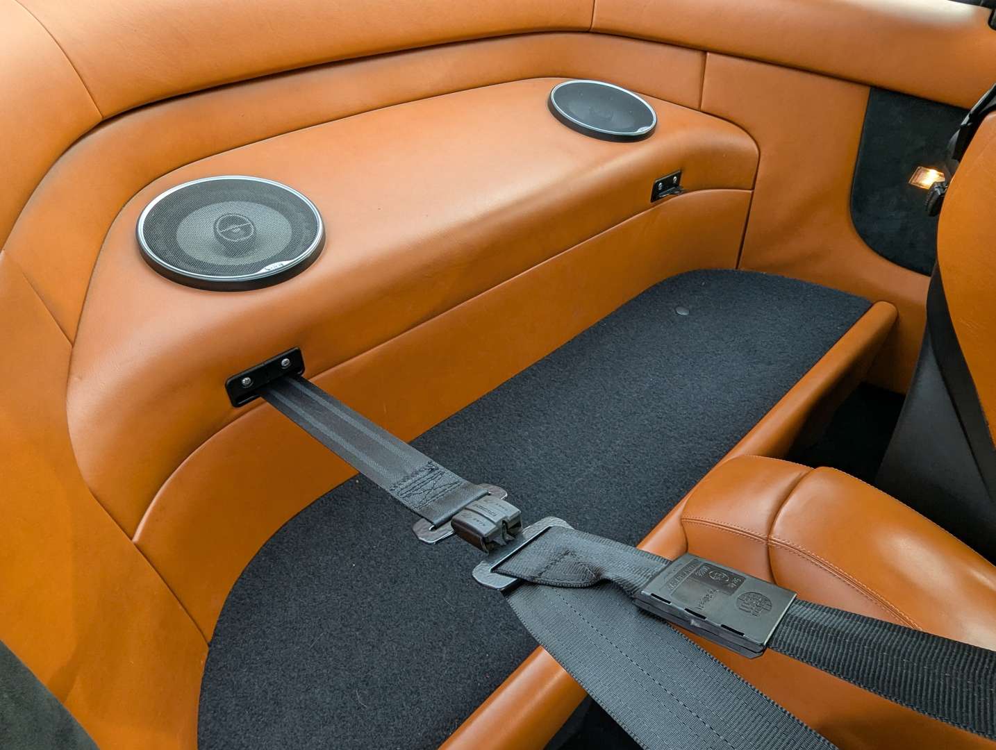 <p>2003 MG SV X-POWER</p>