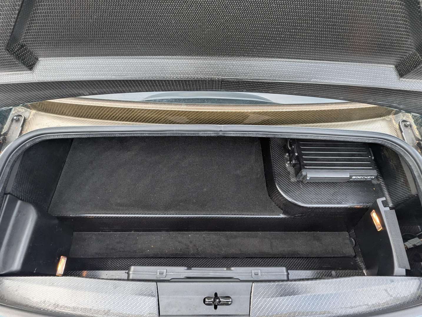 <p>2003 MG SV X-POWER</p>