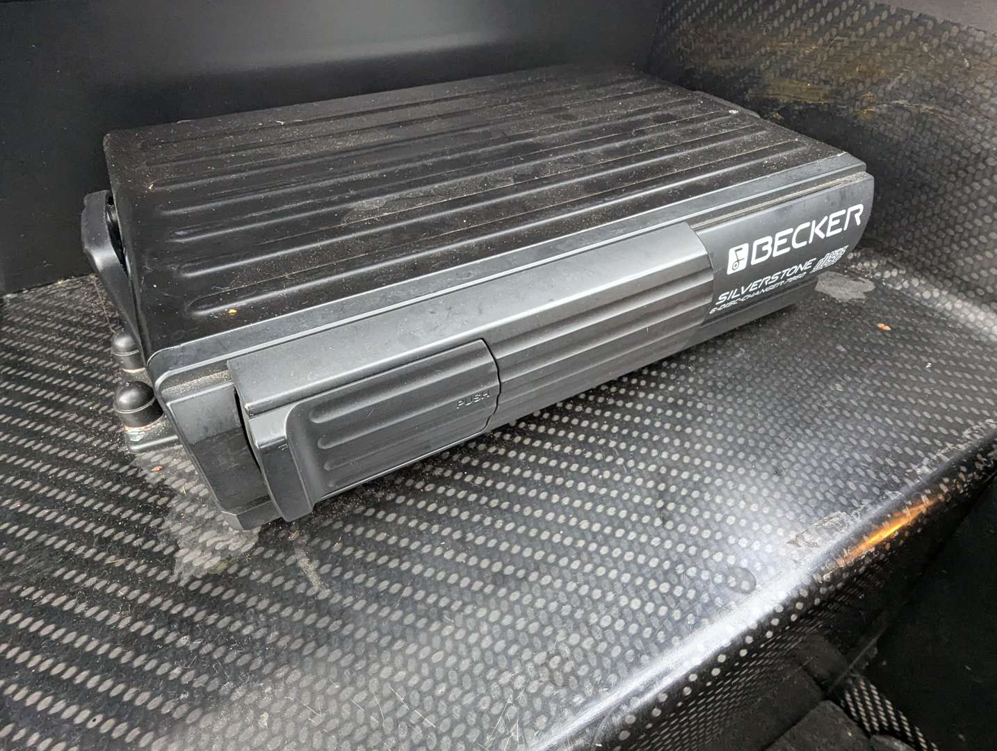 <p>2003 MG SV X-POWER</p>