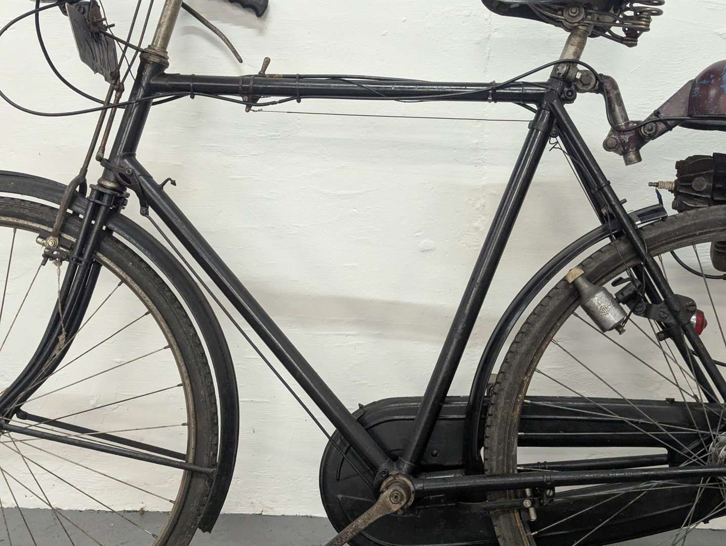 <p>1951 MINI MOTOR</p>