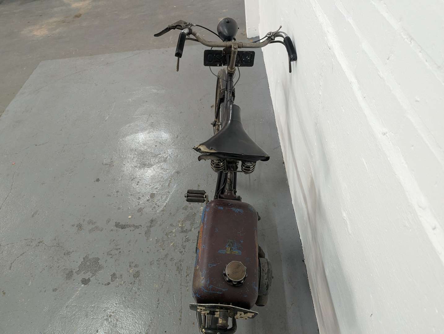 <p>1951 MINI MOTOR</p>