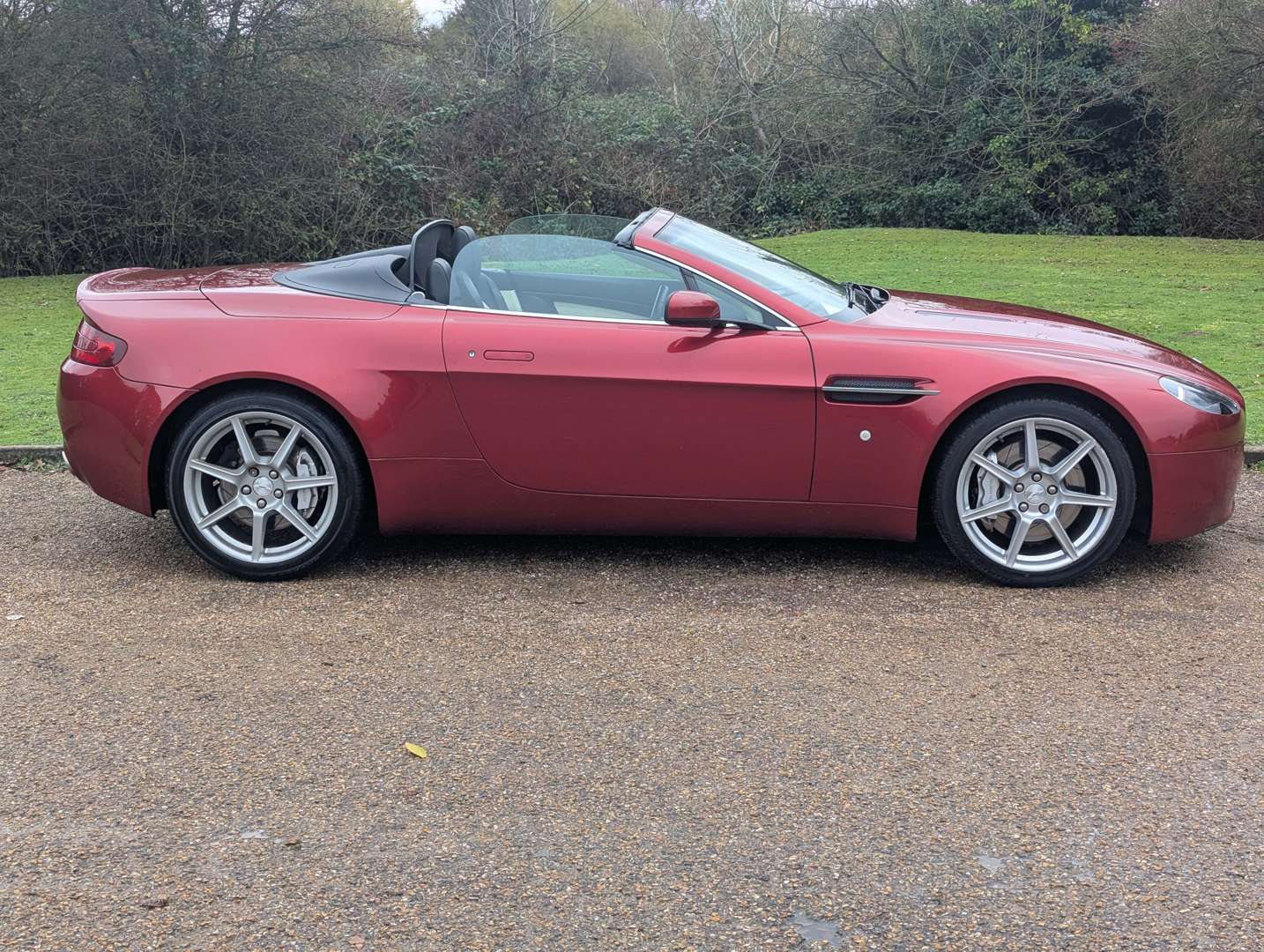 <p>2007 ASTON MARTIN V8 VANTAGE ROADSTER MANUAL</p>