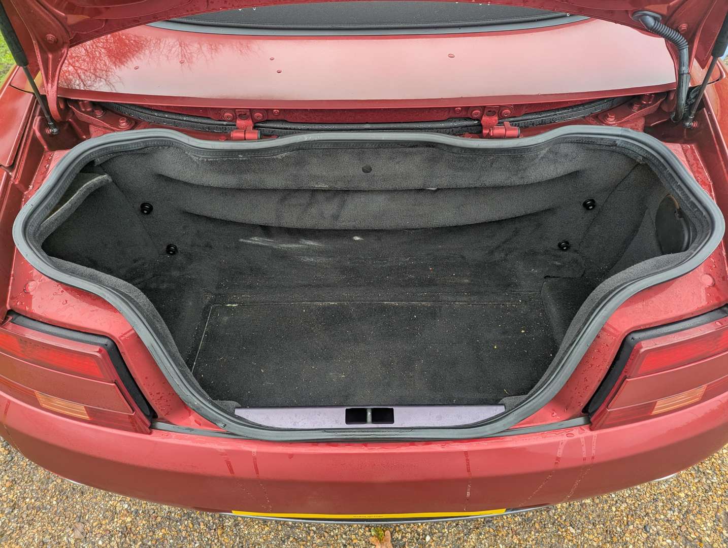 <p>2007 ASTON MARTIN V8 VANTAGE ROADSTER MANUAL</p>