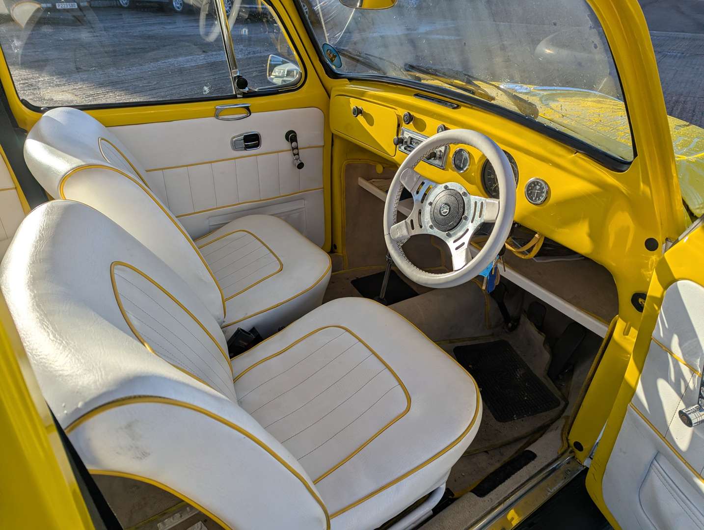 <p>1971 VW BEETLE 1200</p>