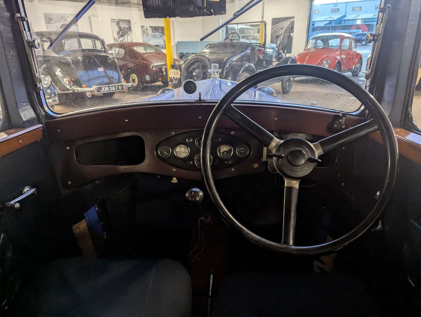 <p>1934 MORRIS 10/6 SALOON</p>