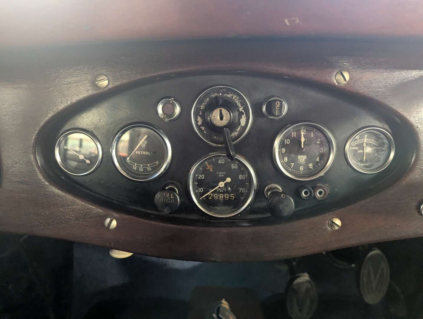 <p>1934 MORRIS 10/6 SALOON</p>