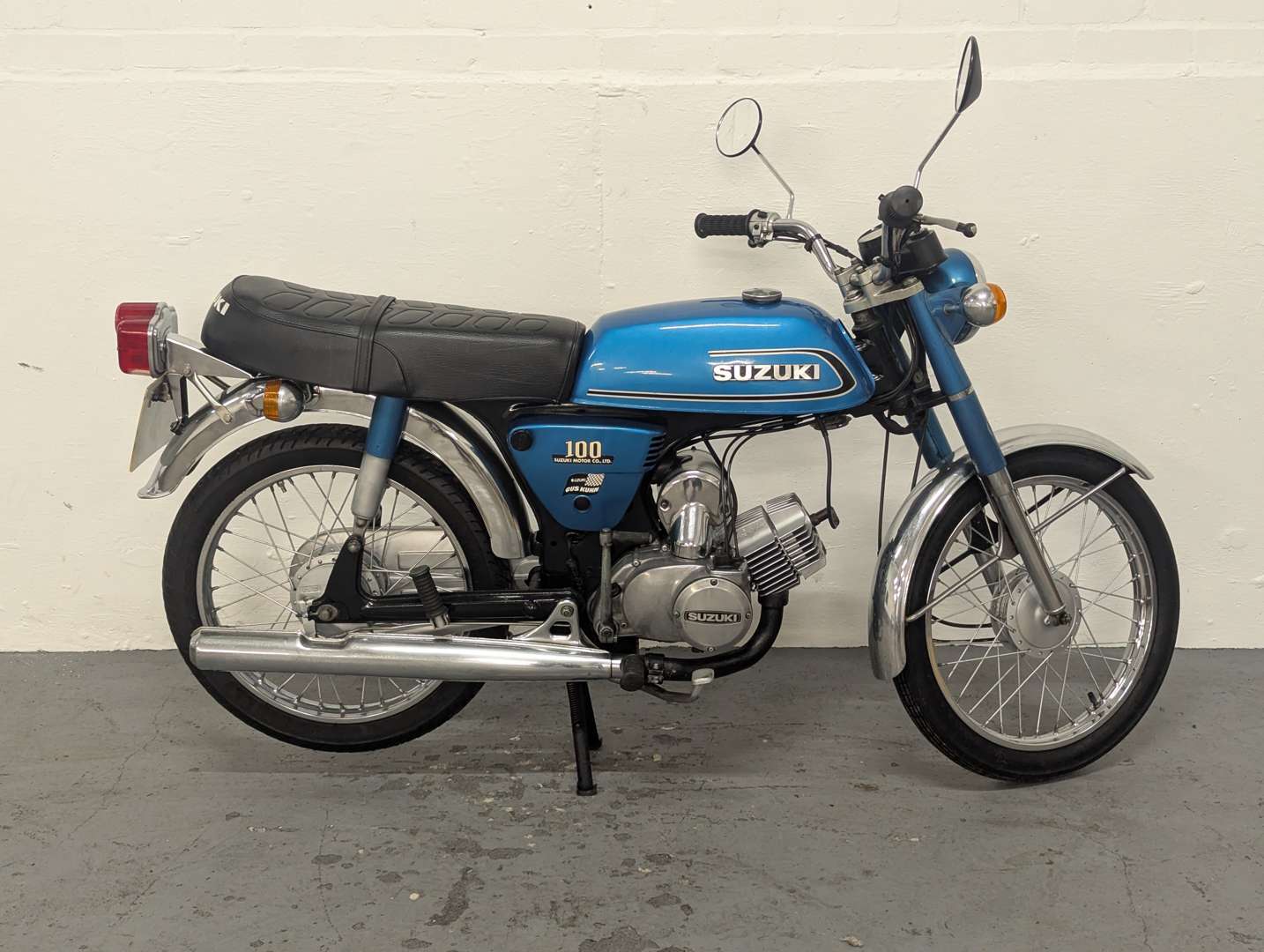 <p>1977 SUZUKI A100</p>