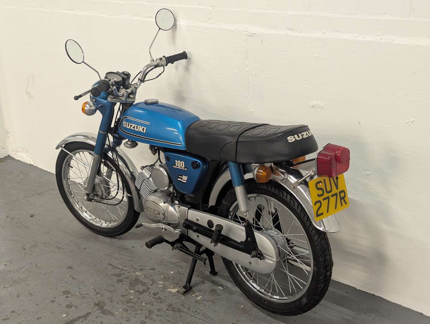 <p>1977 SUZUKI A100</p>
