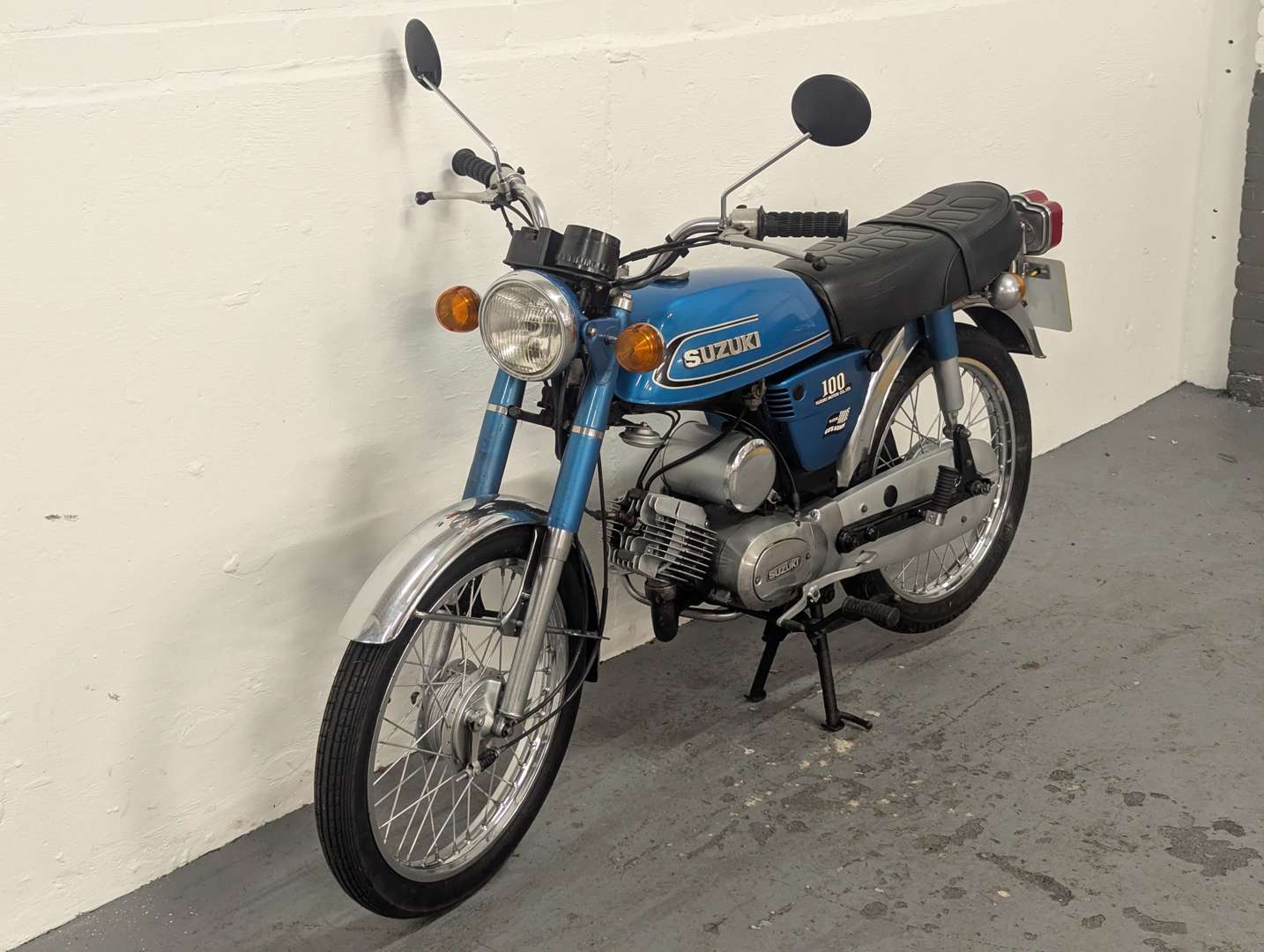 <p>1977 SUZUKI A100</p>