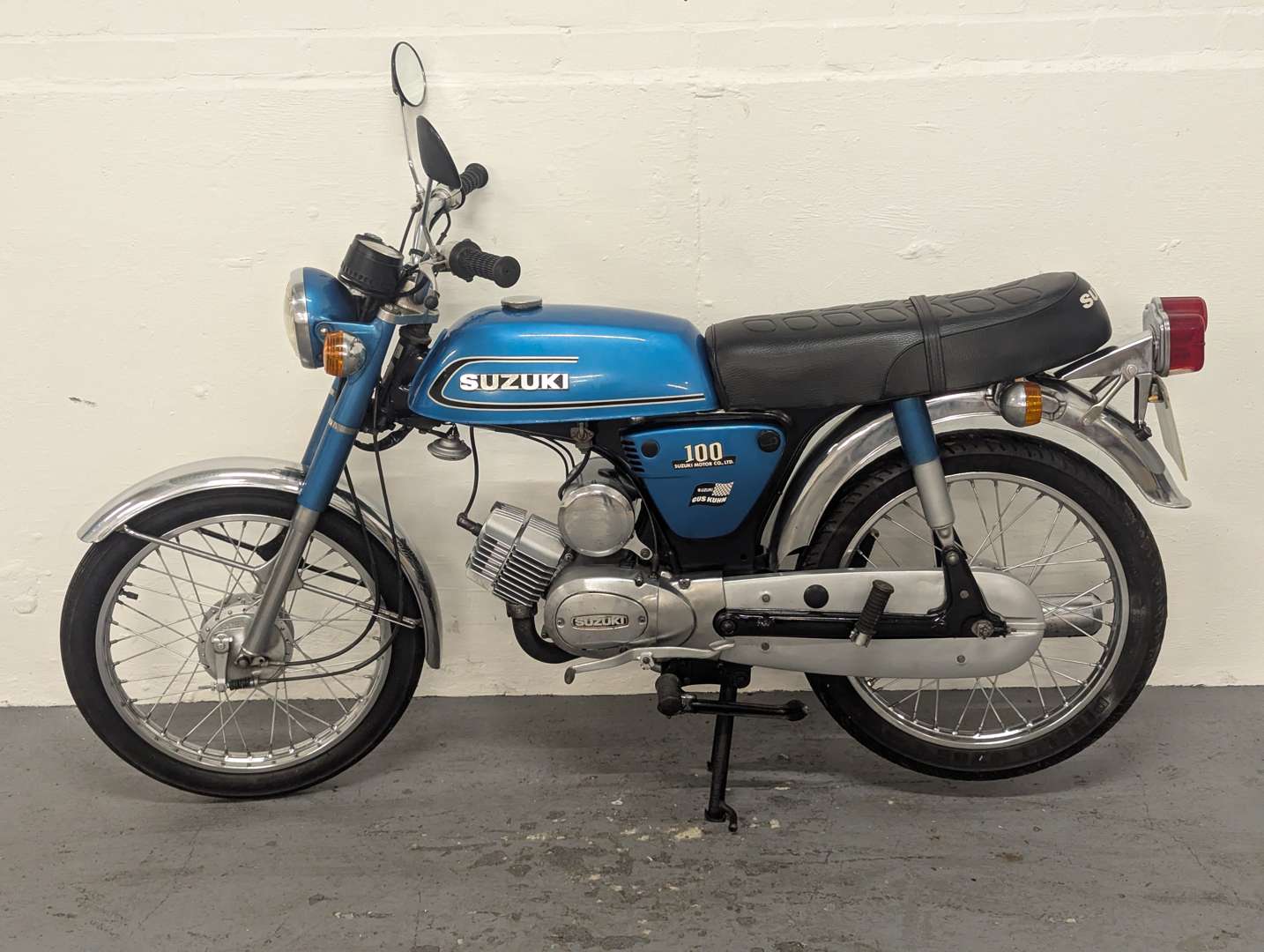 <p>1977 SUZUKI A100</p>