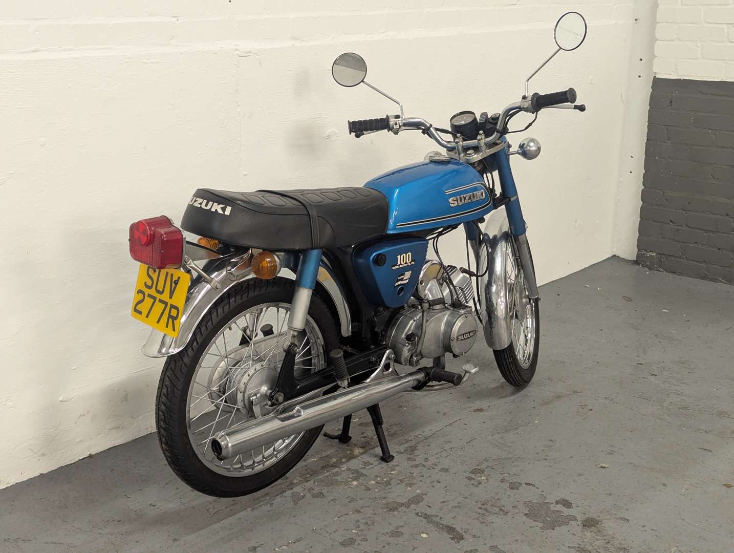 <p>1977 SUZUKI A100</p>