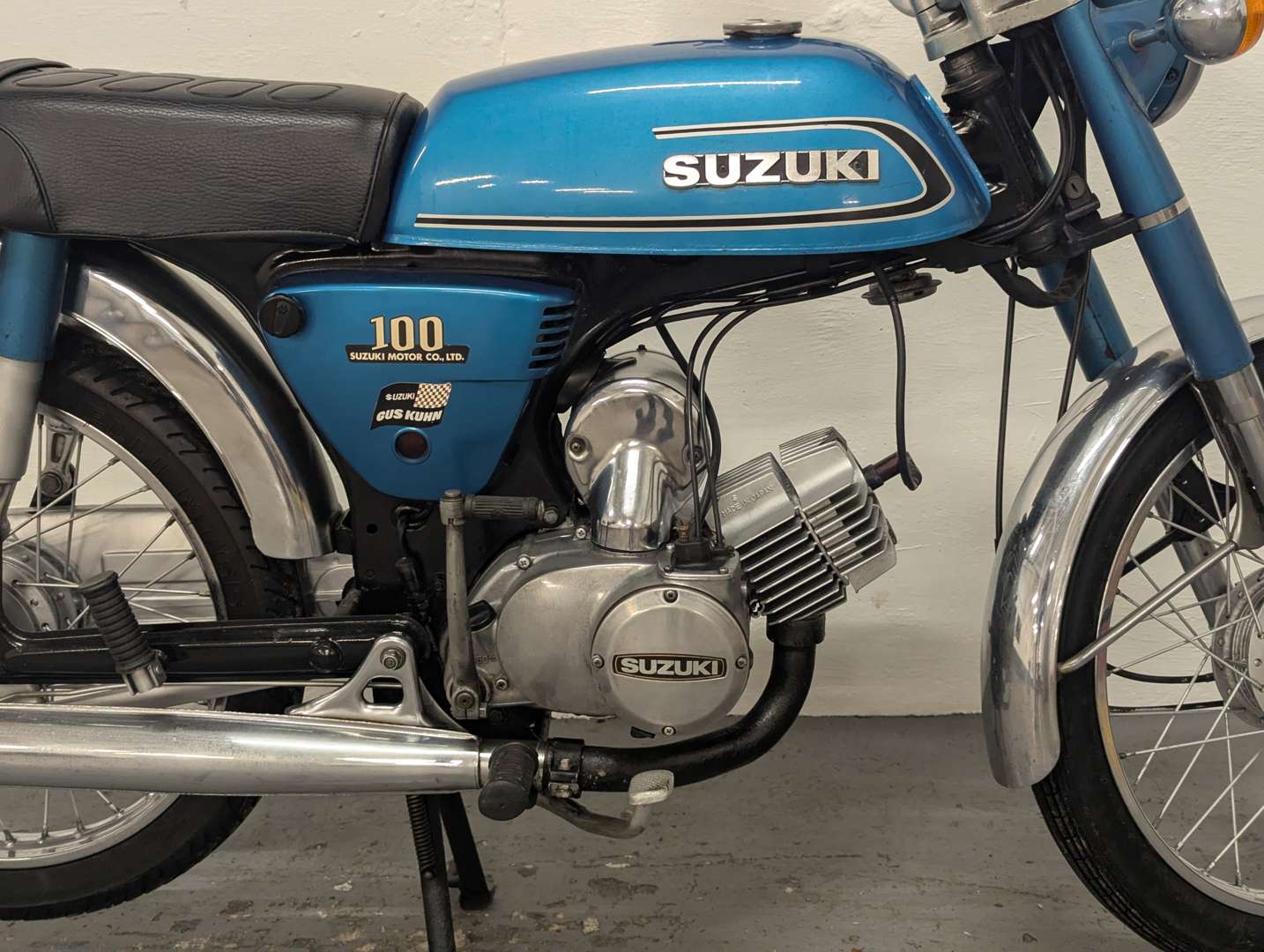 <p>1977 SUZUKI A100</p>