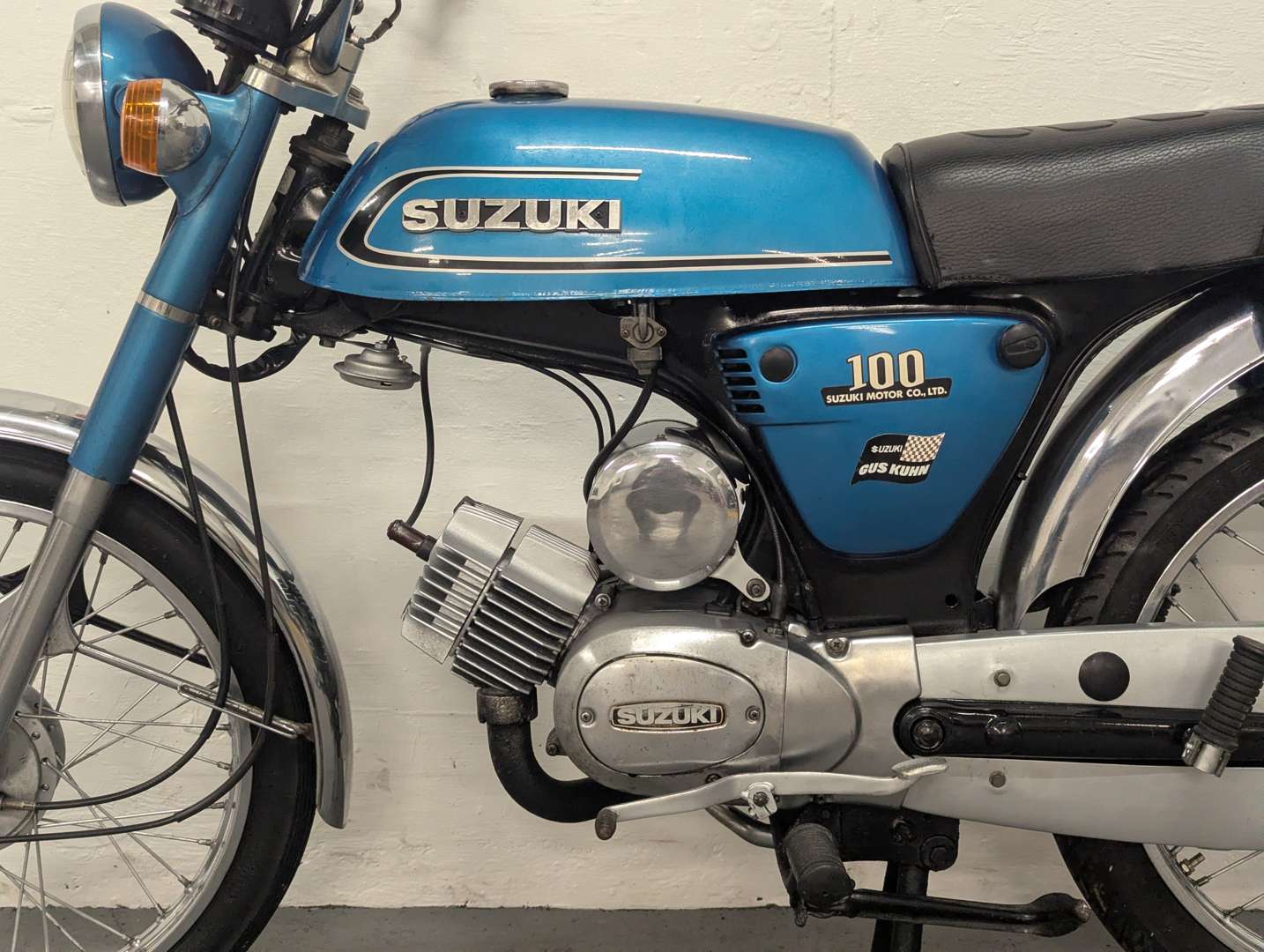 <p>1977 SUZUKI A100</p>
