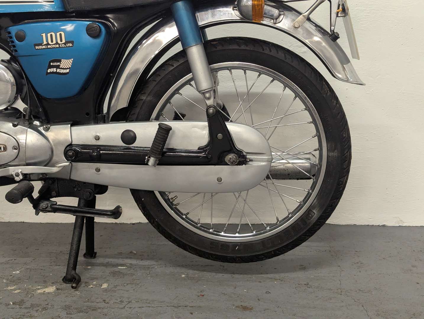 <p>1977 SUZUKI A100</p>