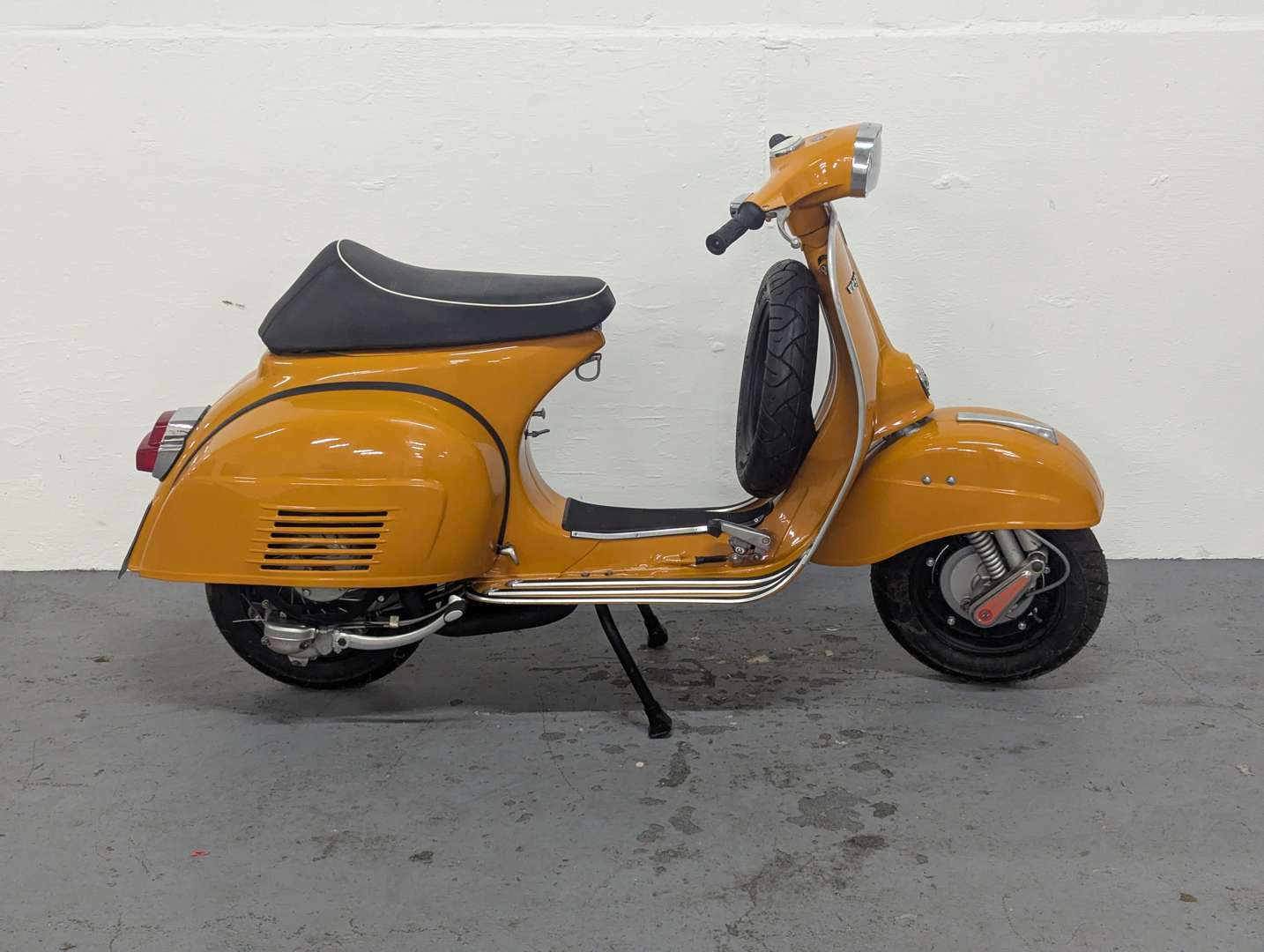 <p>1975 VESPA SUPER&nbsp;</p>