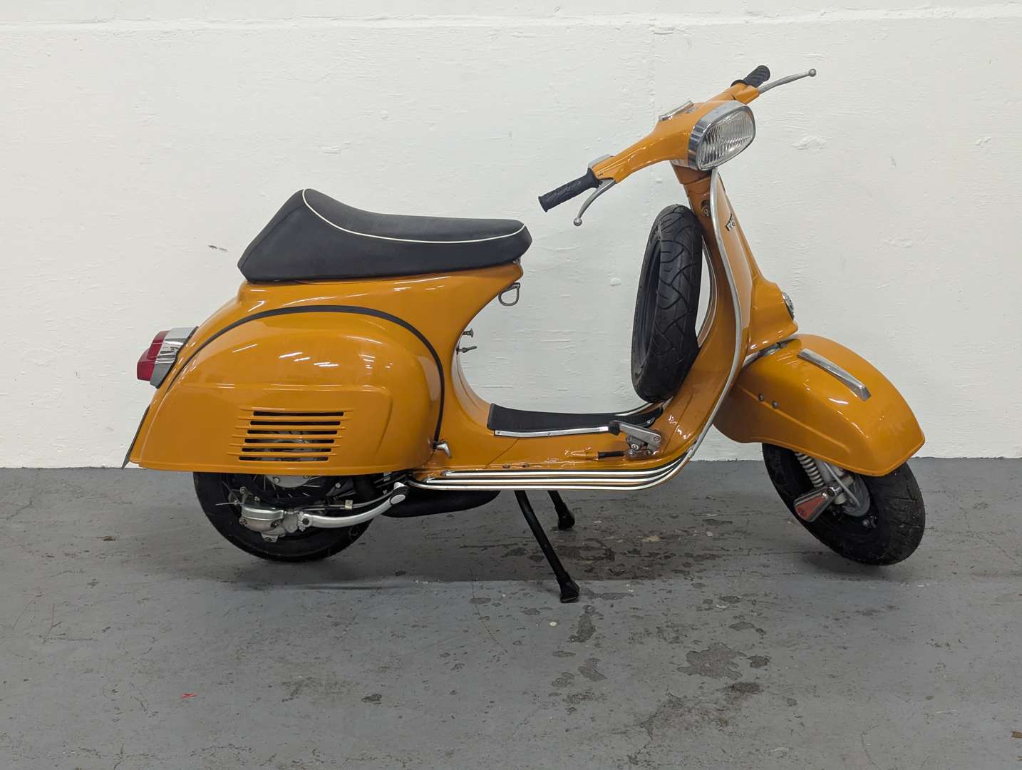 <p>1975 VESPA SUPER&nbsp;</p>