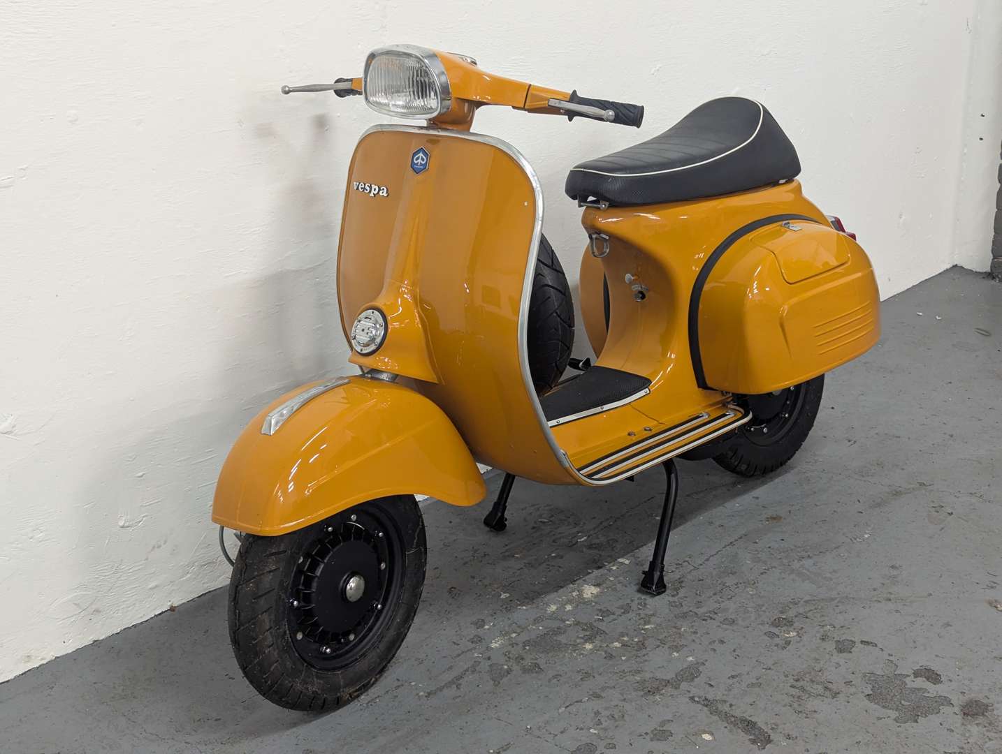 <p>1975 VESPA SUPER&nbsp;</p>