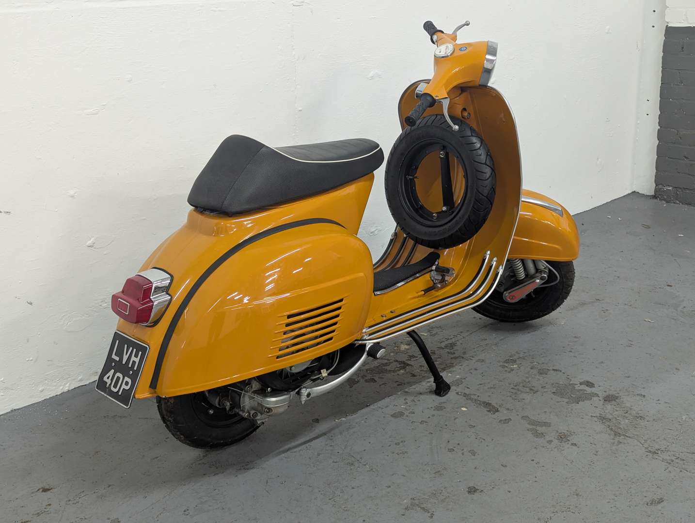 <p>1975 VESPA SUPER&nbsp;</p>