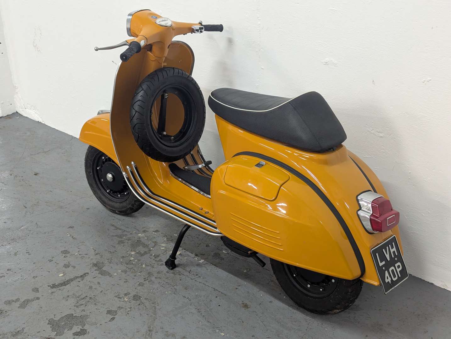 <p>1975 VESPA SUPER&nbsp;</p>