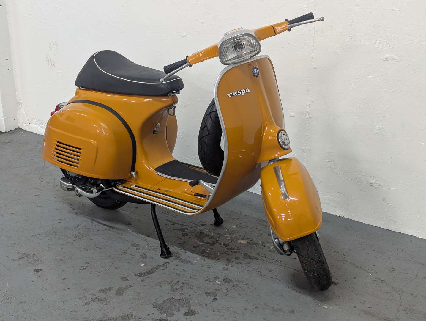 <p>1975 VESPA SUPER&nbsp;</p>