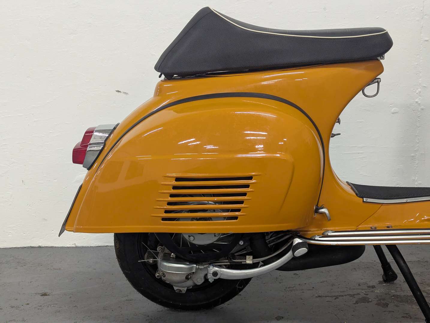 <p>1975 VESPA SUPER&nbsp;</p>