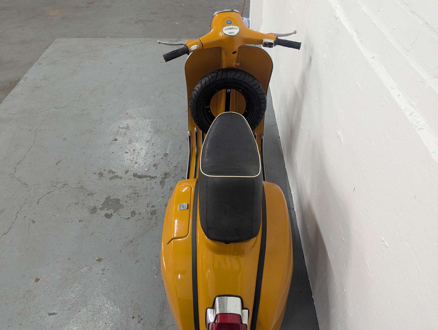 <p>1975 VESPA SUPER&nbsp;</p>