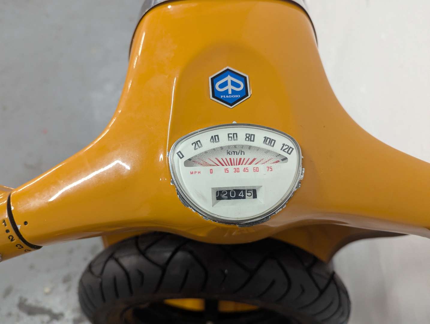 <p>1975 VESPA SUPER&nbsp;</p>