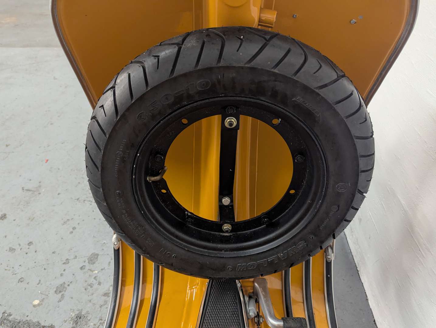 <p>1975 VESPA SUPER&nbsp;</p>