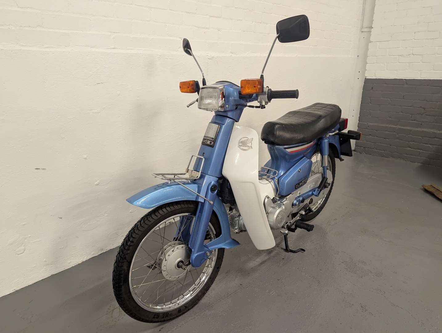 <p>1999 HONDA C90M</p>