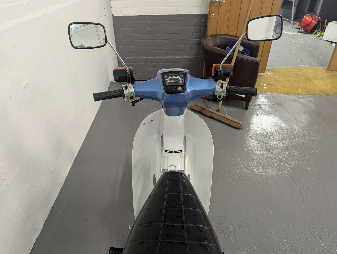 <p>1999 HONDA C90M</p>