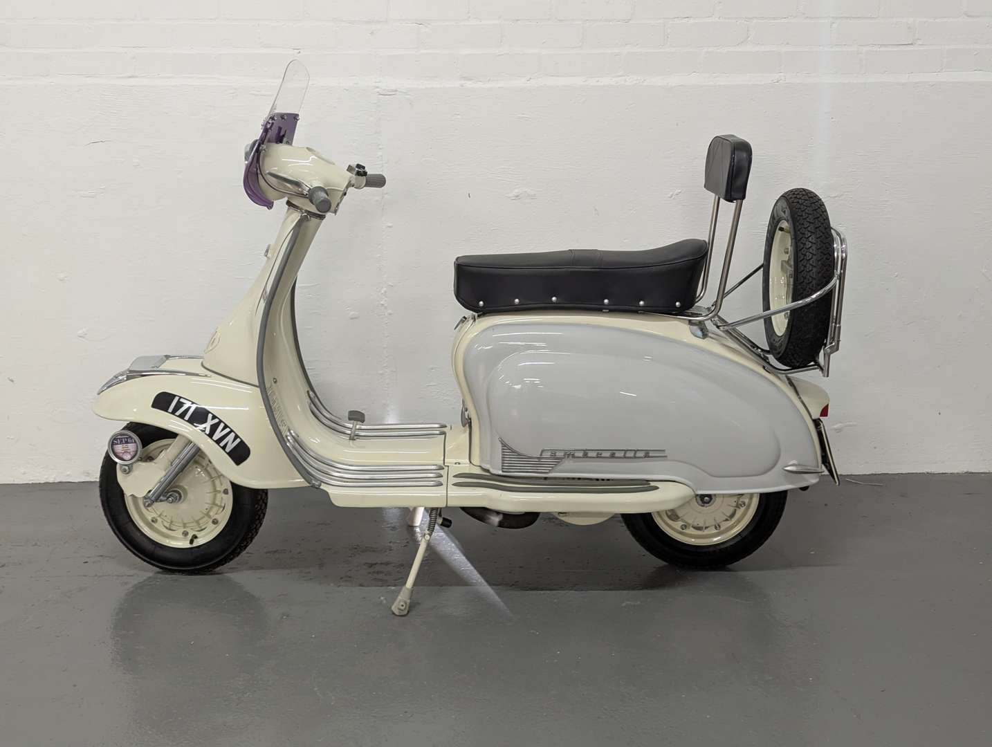 <p>1961 LAMBRETTA LI 125</p>