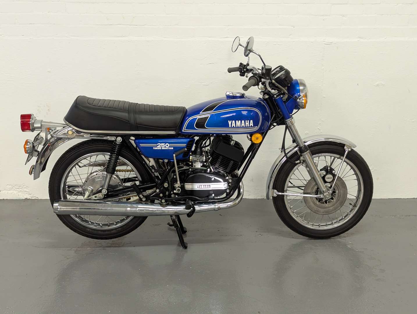 <p>1974 YAMAHA RD250</p>