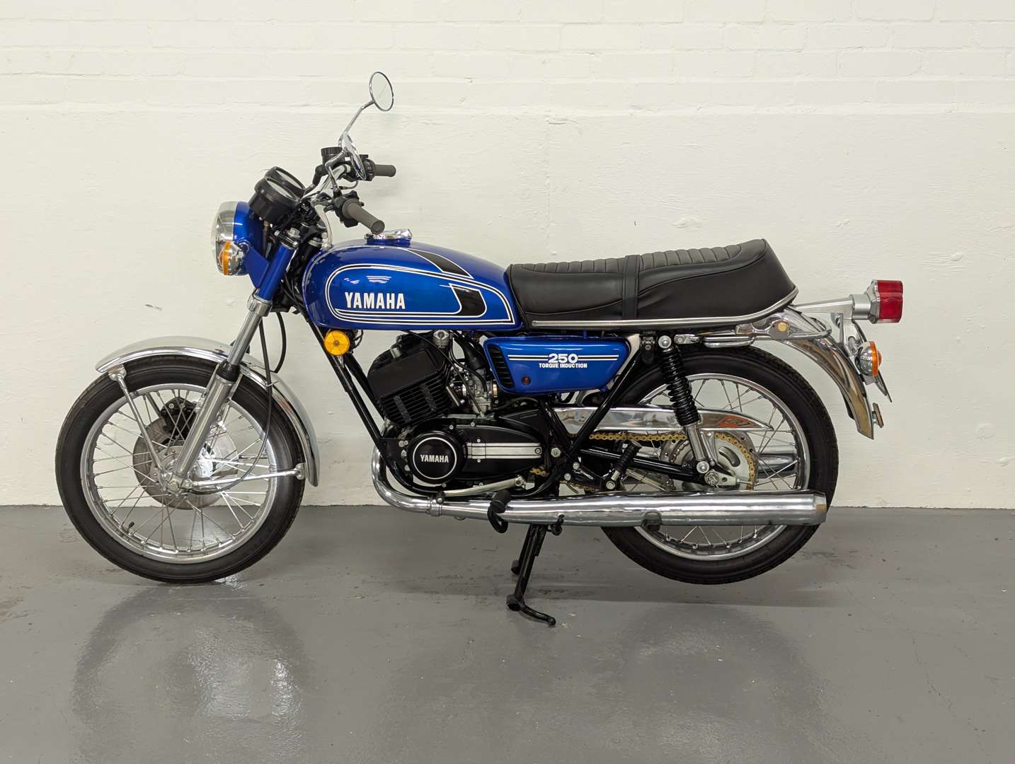 <p>1974 YAMAHA RD250</p>