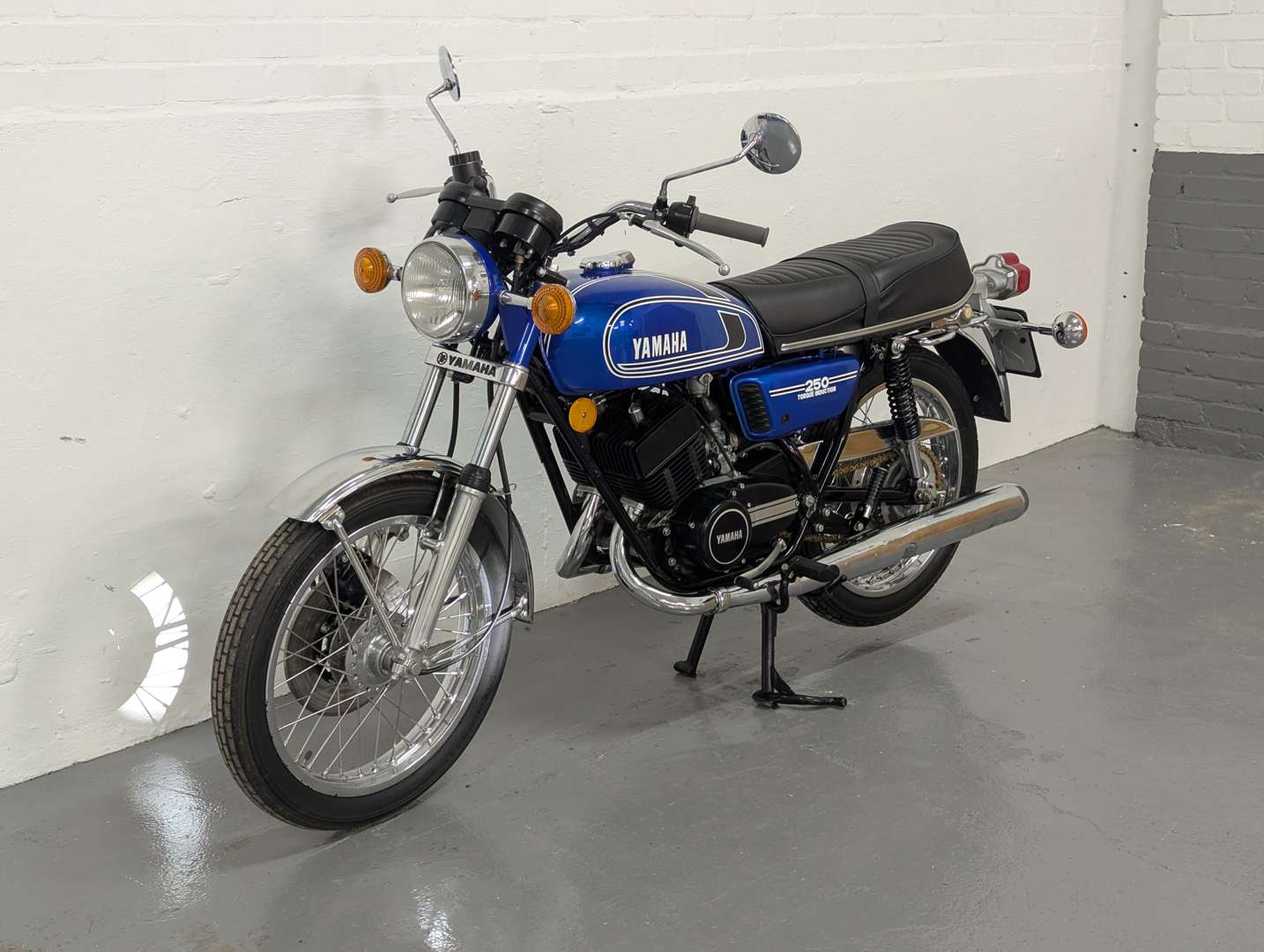 <p>1974 YAMAHA RD250</p>