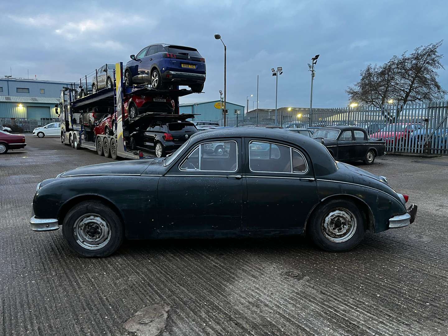 <p>1956 JAGUAR MKI</p>