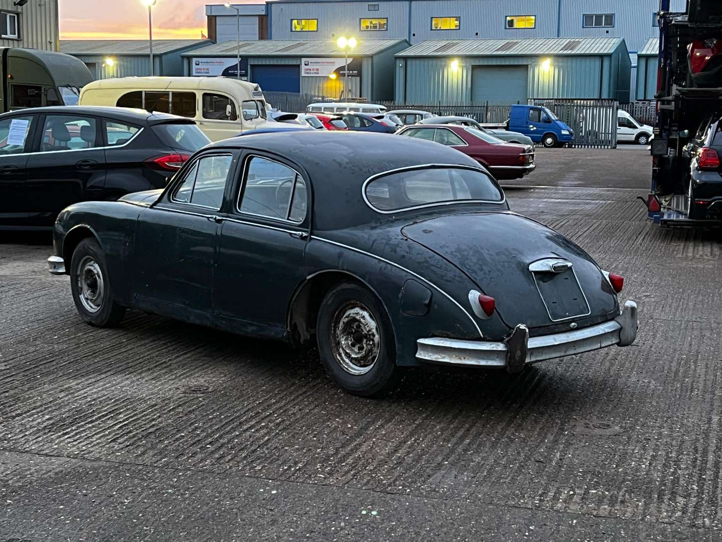 <p>1956 JAGUAR MKI</p>