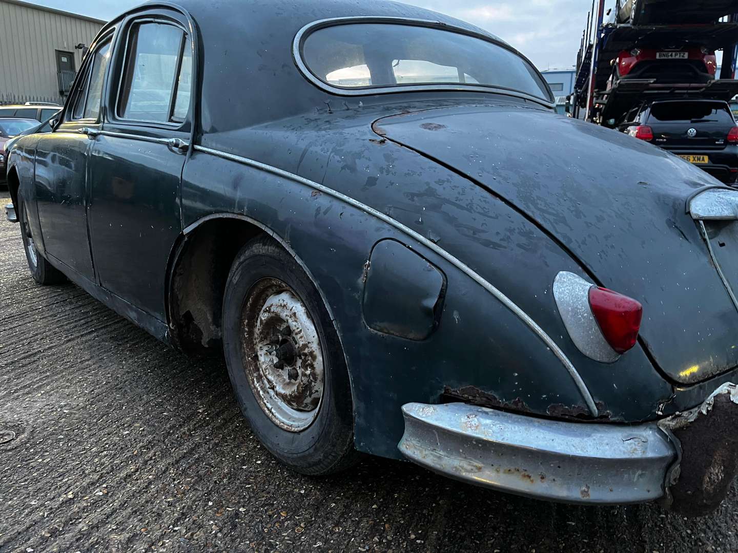 <p>1956 JAGUAR MKI</p>