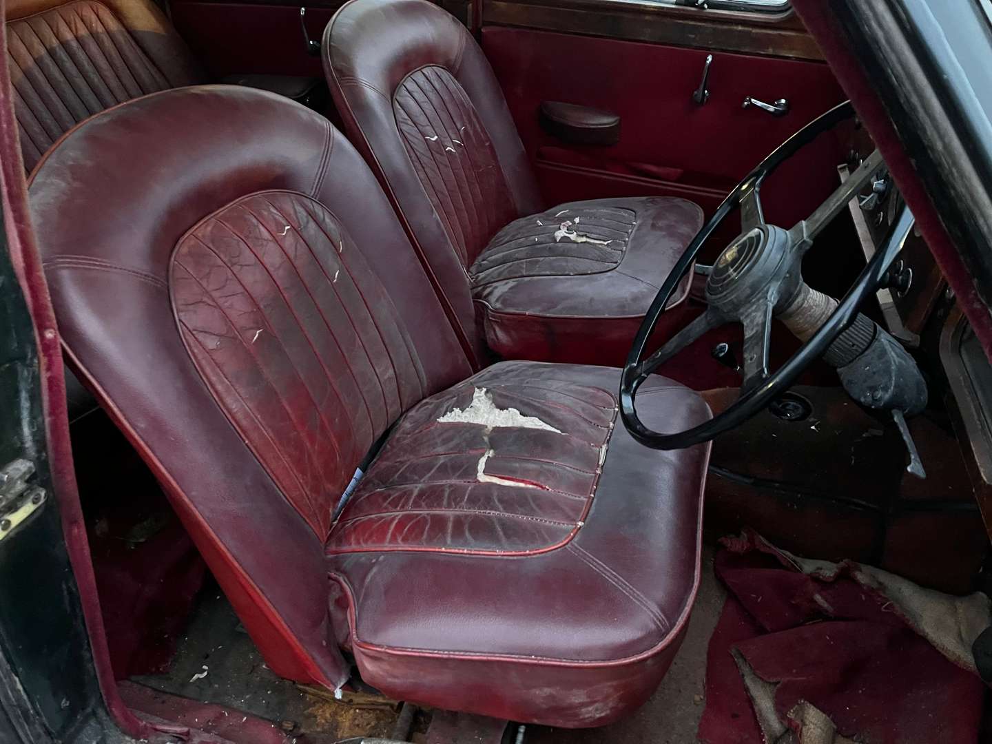 <p>1956 JAGUAR MKI</p>