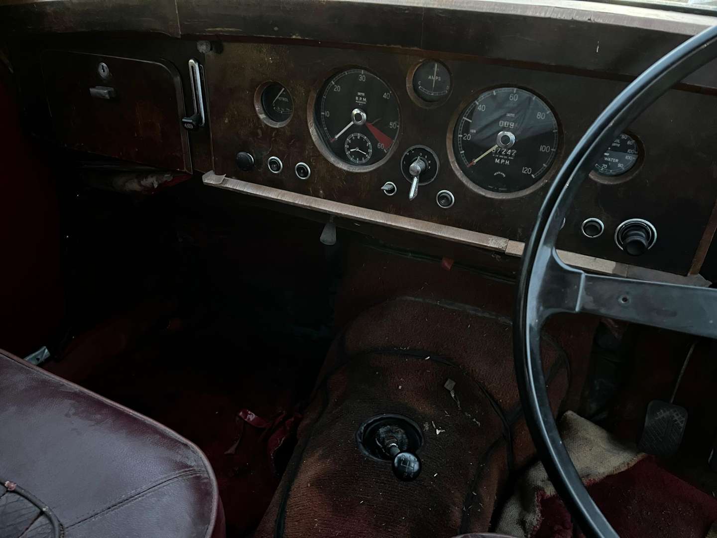 <p>1956 JAGUAR MKI</p>