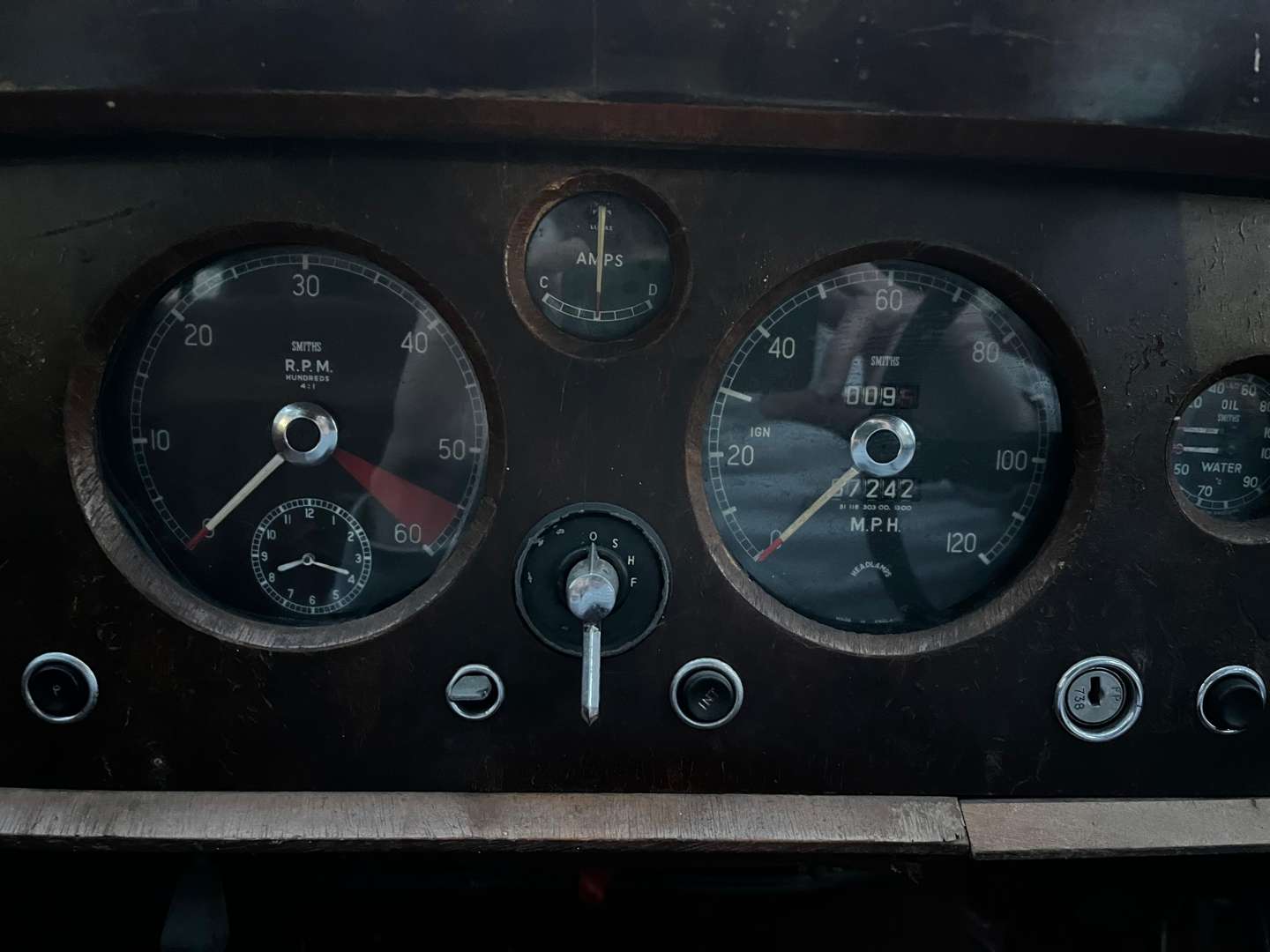 <p>1956 JAGUAR MKI</p>